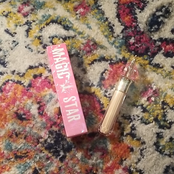 Magic Star liquid concealer (yellow) - Picture 1 of 8